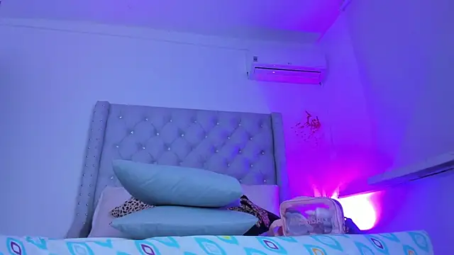 ChocoBunny1 online show from 18, 11, 2025