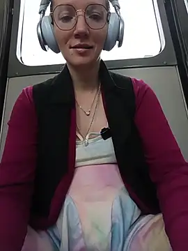 Lucy colee online show from 18, 12, 2025