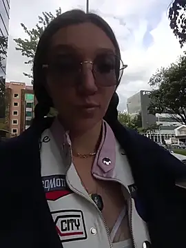 Lucy colee online show from 17, 2, 2026