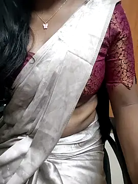 Snapshot of Tamilmallu-duskygirl03 chatting on 28, 5, 2026 Tamilmallu-duskygirl03 online show from 28, 5, 2026