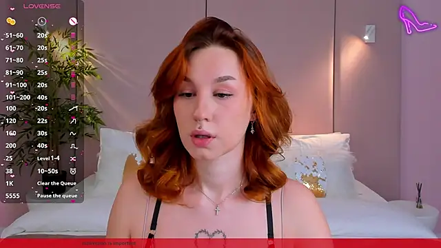 ClaireMathis online show from 23, 10, 2025