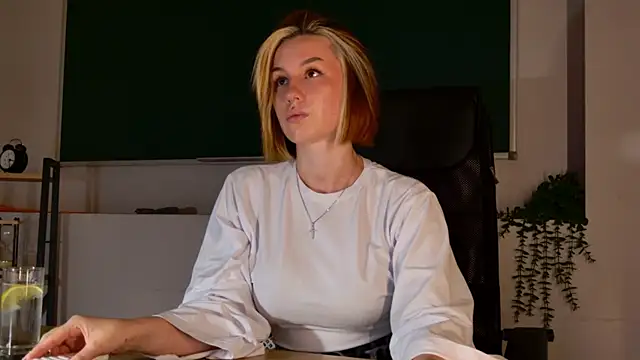 Snapshot of ClaireMathis chatting on 6, 7, 2026 ClaireMathis online show from 6, 7, 2026