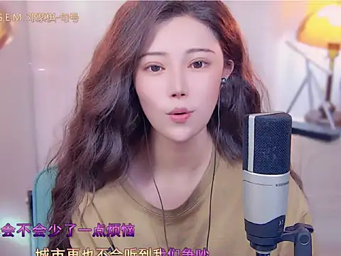 Snapshot of cherry-fa chatting on 10, 10, 2025 cherry-fa online show from 10, 10, 2025