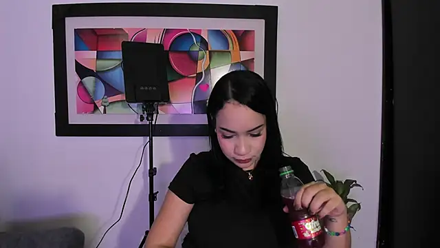 Kari Ruiz  online show from 20, 4, 2026