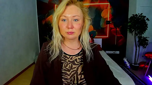Snapshot of scent__of_woman chatting on 2, 5, 2026 scent of woman online show from 2, 5, 2026