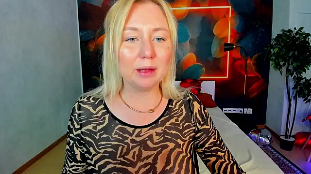 Snapshot of scent__of_woman chatting on 3, 5, 2026 scent of woman online show from 3, 5, 2026