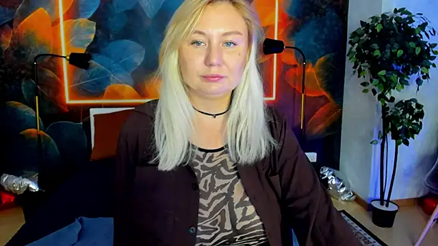 Snapshot of scent__of_woman chatting on 28, 5, 2026 scent of woman online show from 28, 5, 2026