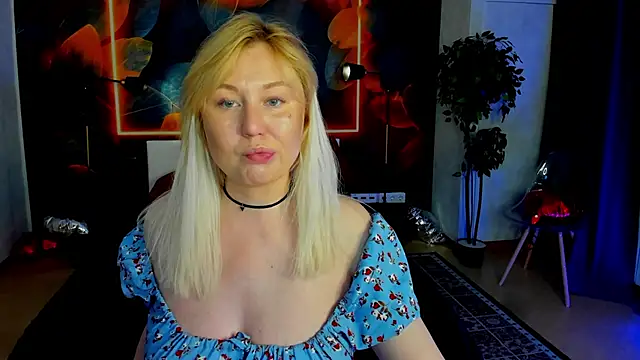 Snapshot of scent__of_woman chatting on 27, 5, 2026 scent of woman online show from 27, 5, 2026