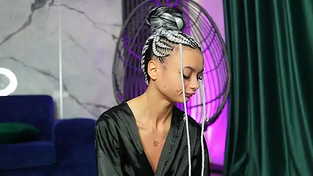 RachelRavee online show from 1, 11, 2025