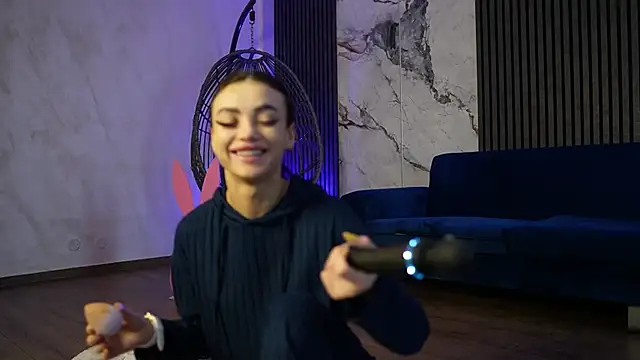 RachelRavee online show from 11, 4, 2026