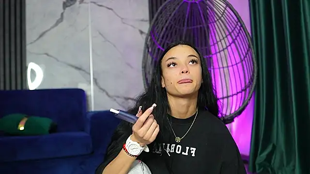 RachelRavee online show from 3, 11, 2025