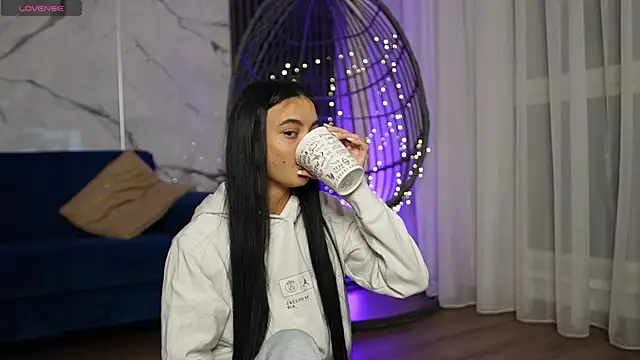 RachelRavee online show from 3, 12, 2025