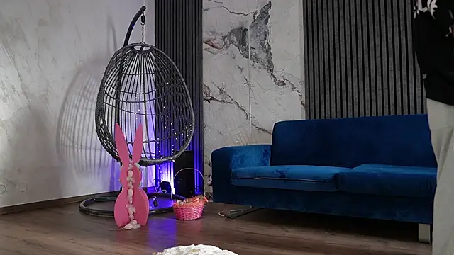 RachelRavee online show from 13, 4, 2026