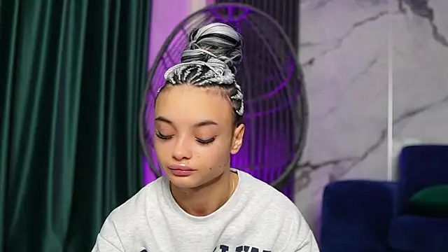 RachelRavee online show from 31, 10, 2025