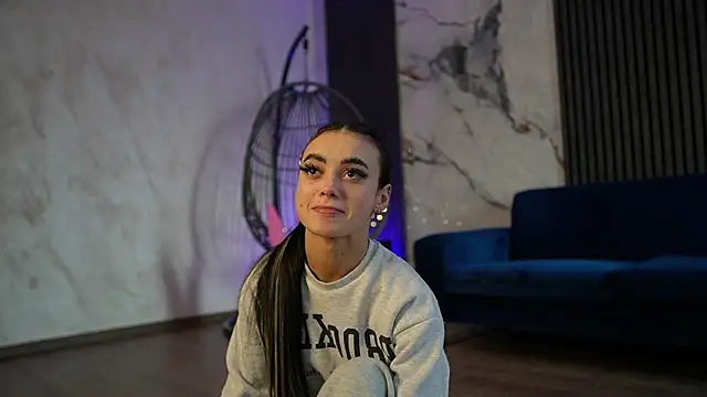 RachelRavee online show from 12, 4, 2026