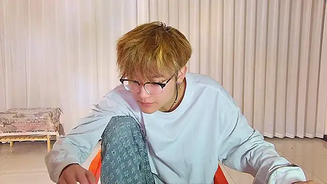 KK-cuteboy online show from 14, 4, 2026