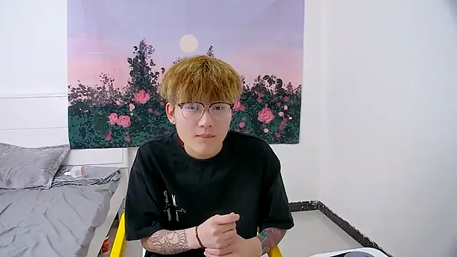 KK-cuteboy online show from 15, 4, 2026