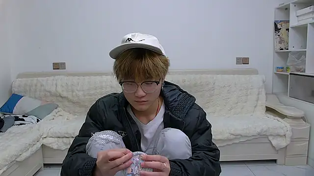 KK-cuteboy online show from 24, 2, 2026