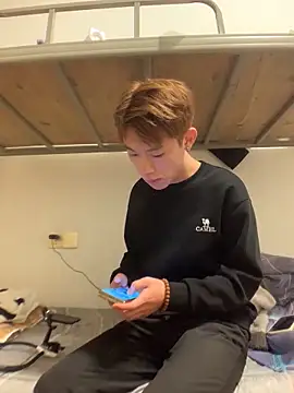 KK-cuteboy online show from 2, 12, 2025