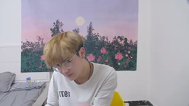 KK-cuteboy online show from 12, 4, 2026