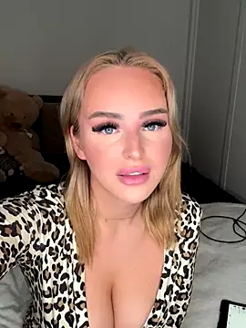 Snapshot of spicycharxx chatting on 19, 10, 2025 spicycharxx online show from 19, 10, 2025