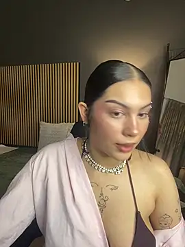 LoraShines online show from 10, 7, 2026