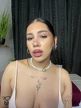 LoraShines online show from 17, 6, 2026