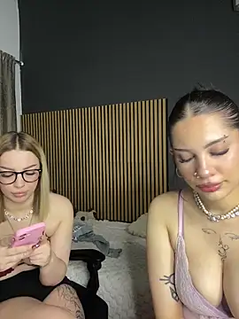 Snapshot of LoraShines chatting on 27, 5, 2026 LoraShines online show from 27, 5, 2026
