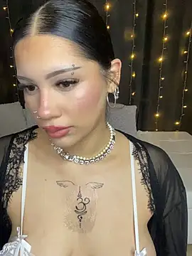 Snapshot of LoraShines chatting on 21, 5, 2026 LoraShines online show from 21, 5, 2026