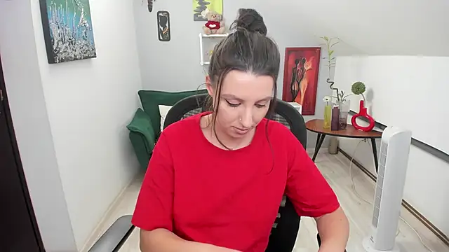 Snapshot of BettyJamess chatting on 16, 10, 2025 BettyJamess online show from 16, 10, 2025