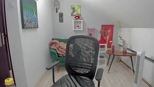 Snapshot of BettyJamess chatting on 21, 10, 2025 BettyJamess online show from 21, 10, 2025