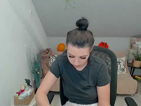 Snapshot of BettyJamess chatting on 29, 10, 2025 BettyJamess online show from 29, 10, 2025