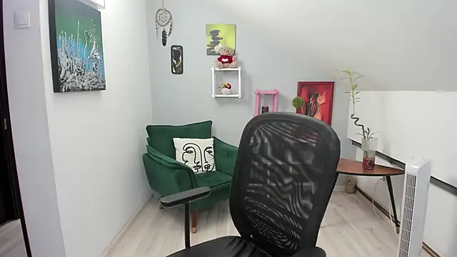 Snapshot of BettyJamess chatting on 22, 10, 2025 BettyJamess online show from 22, 10, 2025