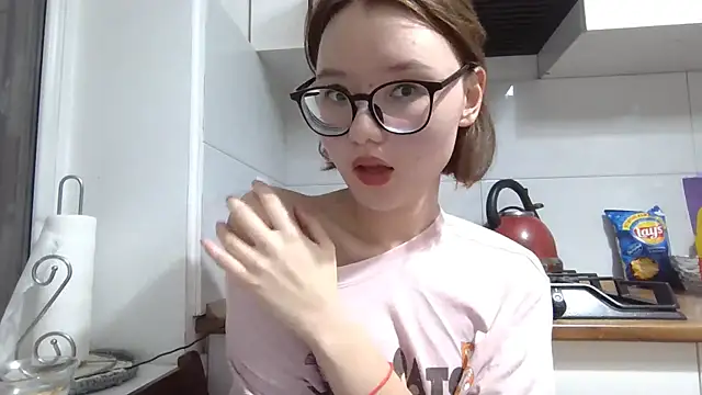 LilyTaylors online show from 8, 10, 2025
