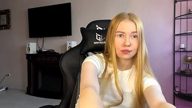 RaguelNicksons online show from 3, 11, 2025