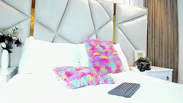 rebeca brown  online show from 18, 3, 2026