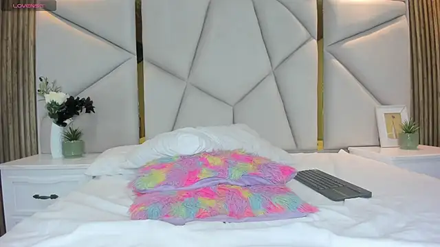 rebeca brown  online show from 23, 4, 2026