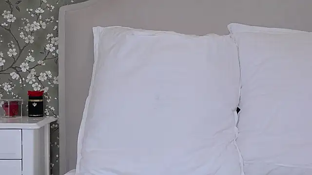 TesaQuinn online show from 27, 11, 2025