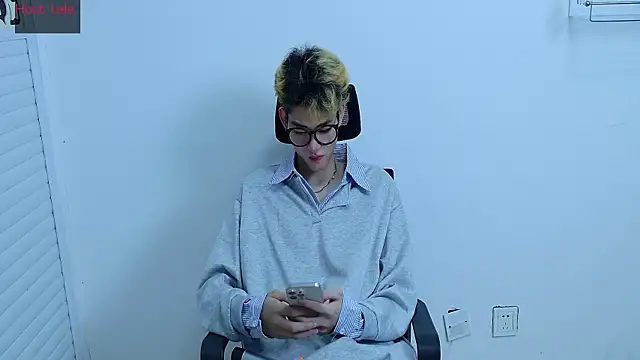 Snapshot of sexyboy-lele chatting on 11, 10, 2025 sexyboy-lele online show from 11, 10, 2025