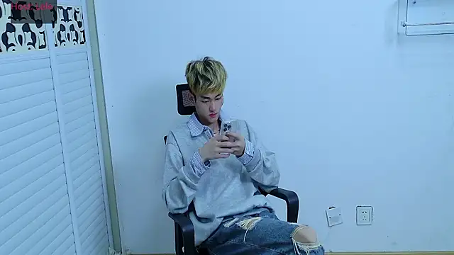 sexyboy-lele online show from 17, 10, 2025