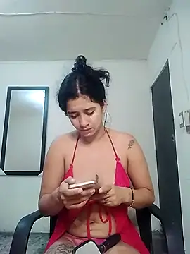 Snapshot of AndreaMooure_ chatting on 8, 11, 2025 AndreaMooure online show from 8, 11, 2025