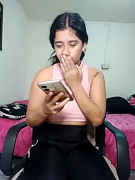 Snapshot of AndreaMooure_ chatting on 13, 11, 2025 AndreaMooure online show from 13, 11, 2025