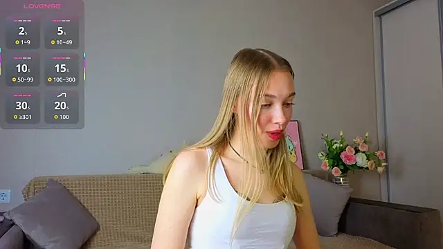 Snapshot of ElizaPurrr chatting on 12, 10, 2025 ElizaPurrr online show from 12, 10, 2025