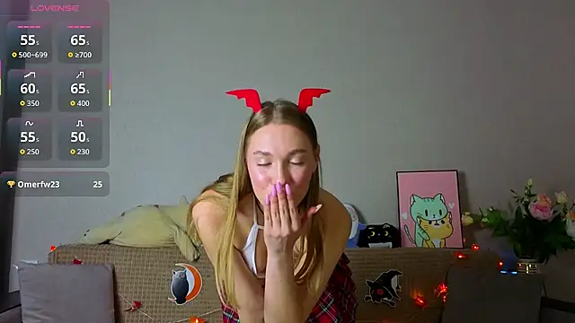 Snapshot of ElizaPurrr chatting on 27, 10, 2025 ElizaPurrr online show from 27, 10, 2025