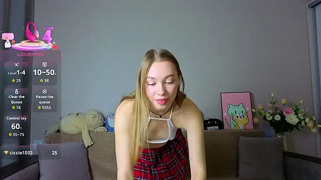 Snapshot of ElizaPurrr chatting on 8, 11, 2025 ElizaPurrr online show from 8, 11, 2025