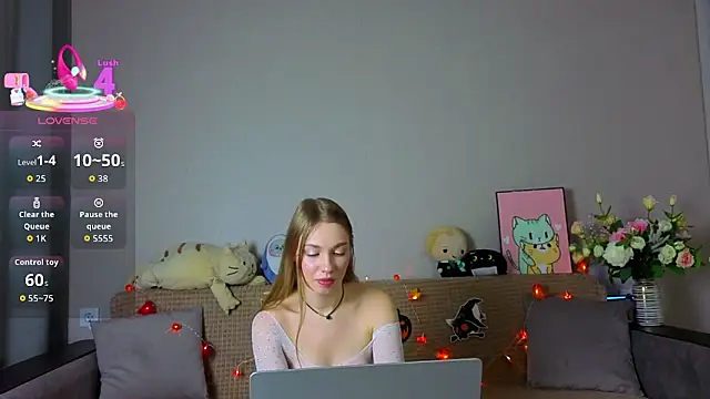 Snapshot of ElizaPurrr chatting on 30, 10, 2025 ElizaPurrr online show from 30, 10, 2025