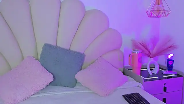 Alyss Sweet online show from 19, 10, 2025