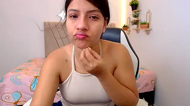 Snapshot of zara_cute chatting on 18, 6, 2026 zara cute online show from 18, 6, 2026