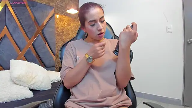 Vittoria Conti  online show from 7, 11, 2025