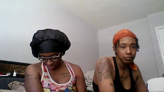 Snapshot of dezzidavill chatting on 8, 2, 2026 dezzidavill online show from 8, 2, 2026